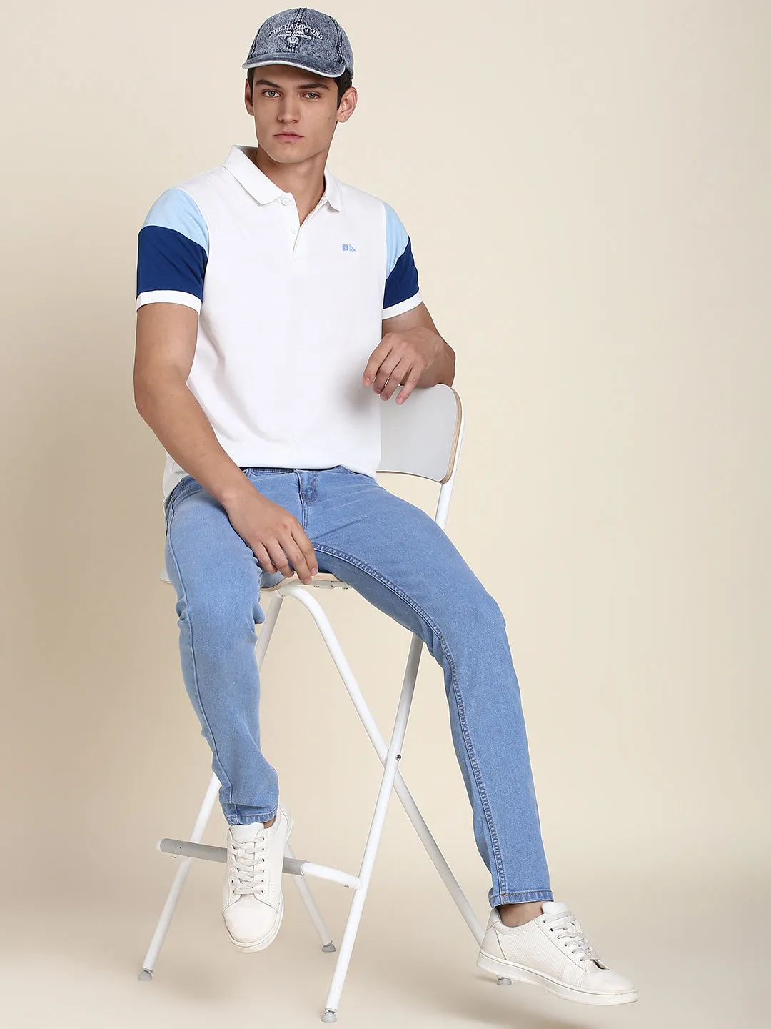 Men's Slim Fit Denim Blue Denim Jeans Waistband With Belt Loops Has A Button Rivet And Zip Closure